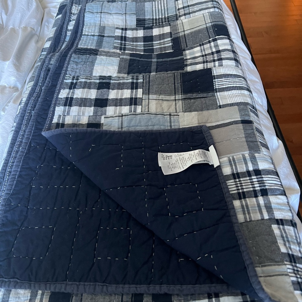 Stylish Patchwork Quilt in Blue and Gray